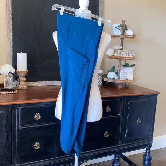 Athleta Cropped Leggings w/ pockets - Picture 1 of 9